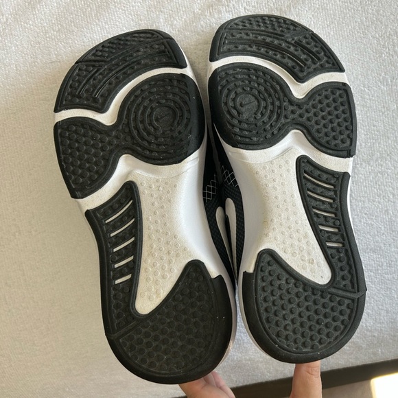 Nike Black Comfort Sneakers - Picture 6 of 6